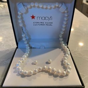 Pearl necklace with matching earrings